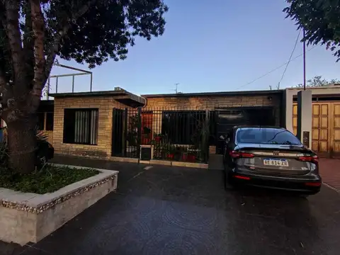 CASA EN VENTA EN BARRIO UJEMVI (LAS HERAS)