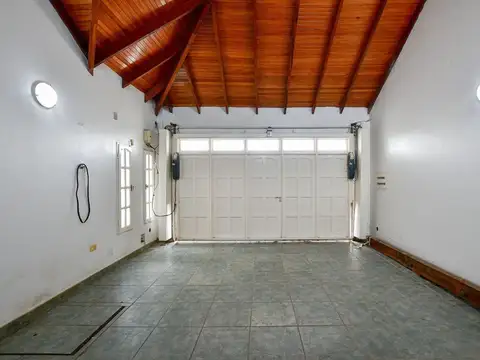 CASA VENTA LOS HORNOS 3 DORMITORIOS PATIO GARAGE
