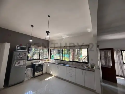 Casa 4 ambientes con 3 baños
