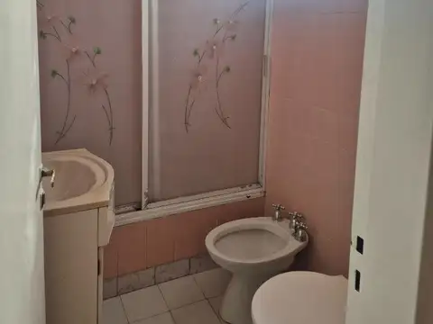 2 AMB. 48m² Tot.  Bajas expesas Muy luminoso  ABASTO-