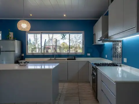 Casa 6 ambientes con 2 baños