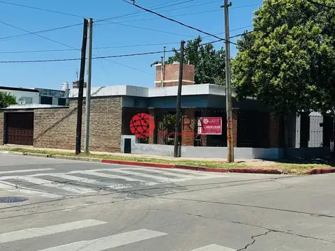 CASA EN VENTA AMPLIA CON POSESIÓN INMEDIATA