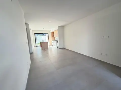 Casa 3 ambientes con 2 baños