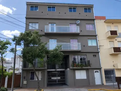 Departamento 4 ambientes a 2 cuadras del mar con gas natural