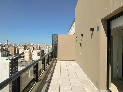 Excelente Monoambiente con patio exclusivo Pellegrini 1267