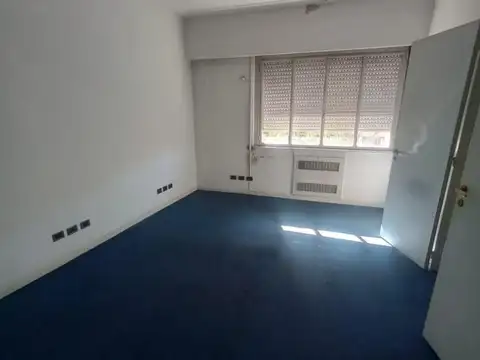 Oficina 4 ambientes mas recepción