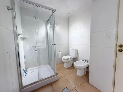 Casa 9 ambientes con 3 baños