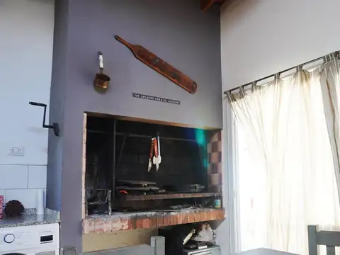 Casa 2 ambientes con 1 baño