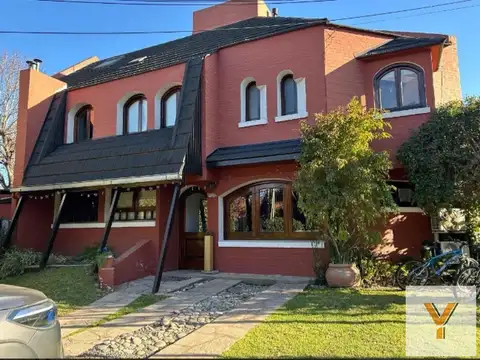 Casa en venta - 4 Dormitorios 4 Baños - 300Mts2 - San Miguel