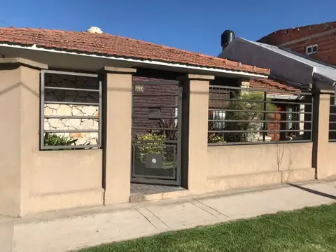 VENTA casa Caisamar Mar del Plata 3 ambientes  garaje y quincho