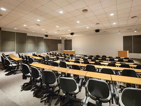 Oficina en Alquiler con 10 cocheras