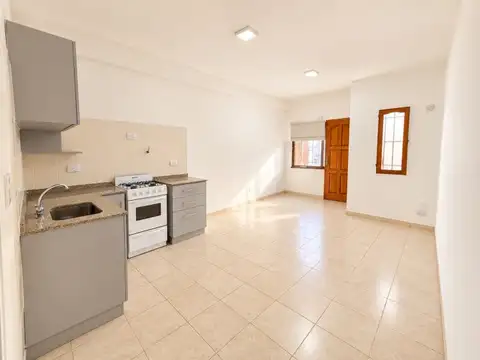 ALQUILER | 2 AMBIENTES PB CON JARDÍN + GARAGE |  MARTIN CORONADO
