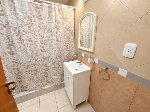 Depto Tipo Casa en Alquiler con 1 cocheras