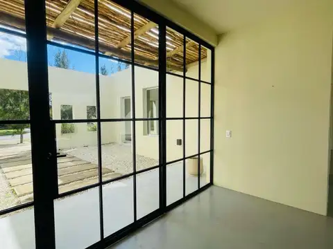 Casa en Venta con 4 cocheras