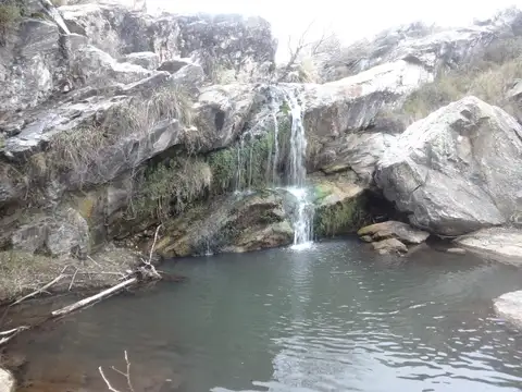 VENTA CAMPO TERRENO  CON ARROYO - AMBUL - CORDOBA - TRAS LAS SIERRAS