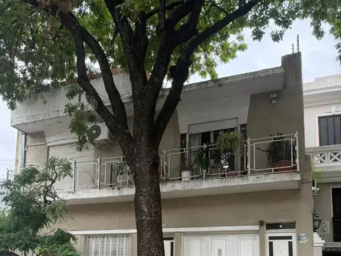 VENTA CASA 7 AMBIENTES EN PARQUE CHAS