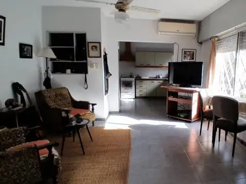 Comodoro Rivadavia 2961 (a metros de Francia y Uriburu) - Casa interna única - USD 37.000