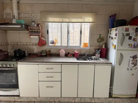 Casa 4 ambientes con 1 baño
