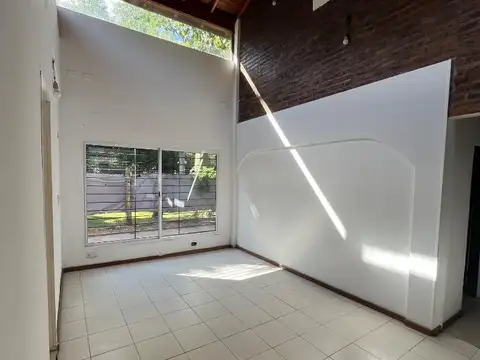 Casa 4 ambientes con 1 baño