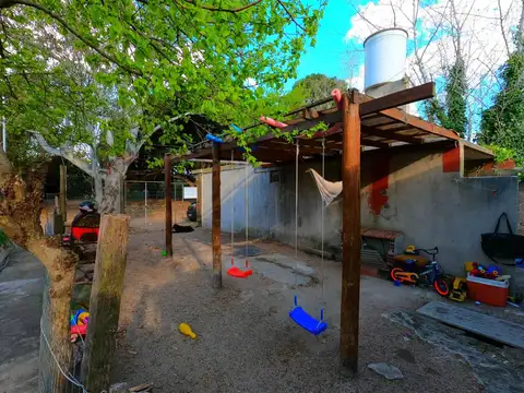 Casa 4 ambientes con 2 baños