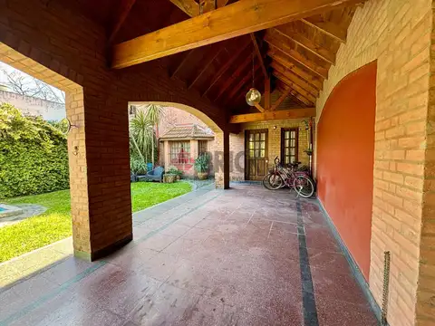 Casa en Venta con 3 cocheras