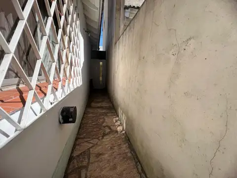 EN VENTA EN HAEDO CHALET DE 3 AMBIENTES EN ZONA RESIDENCIAL CENTRICA - FICHA 10286