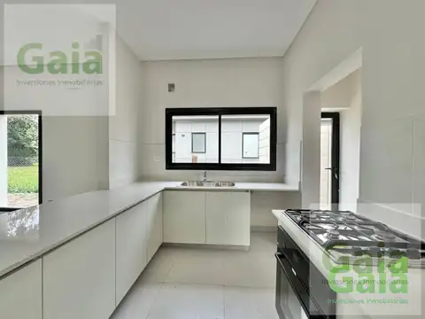 Casa en Venta en Jardines De San Lorenzo, USD 290.000