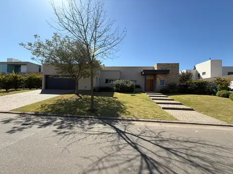 CASA 4 DORMITORIOS CAÑUELAS COUNTRY GOLF