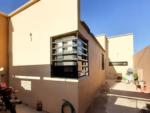 Casa en Alquiler en Melchor Romero, $ 700.000
