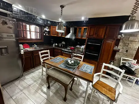 Casa en Venta en Monte Grande, USD 380.000