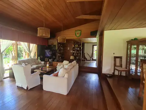 Casa en Venta con 2 cocheras