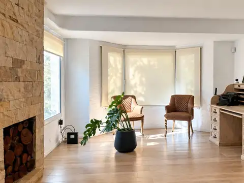 Casa en Venta con 4 cocheras