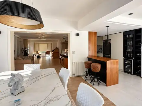 Casa de 6 ambientes con pileta en venta