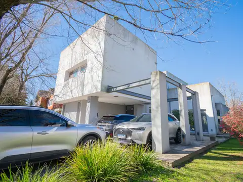 Venta casa 5 ambientes c/ jardín en La Masía Pilar
