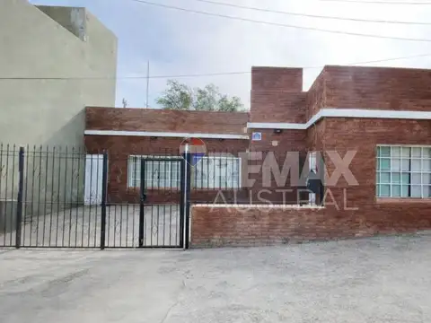 CASA CUATRO DORMITORIOS- B° CENTRO