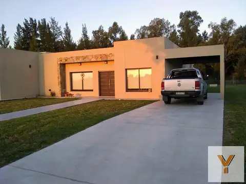 Casa en venta - 3 Dormitorios 2 Baños - 1.320Mts2 - Area 60