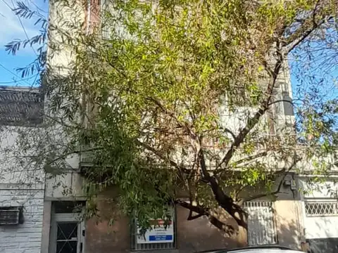 2 ambientes SIN EXPENSAS , contrafrente, 2do piso x escalera