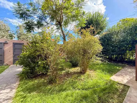 VENTA CASA EN CITY BELL 3 DORMITORIOS PISCINA