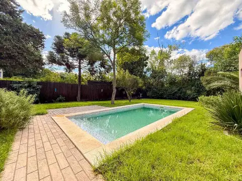 Casa en Venta con 2 cocheras