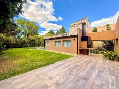 VENTA CASA EN CITY BELL 3 DORMITORIOS PISCINA