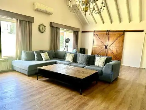 Casa en Venta con 1 cochera