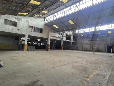Depósito - Galpón de 600 m2  - Oficinas 100 m2 - Alquiler  - Quilmes Oeste.