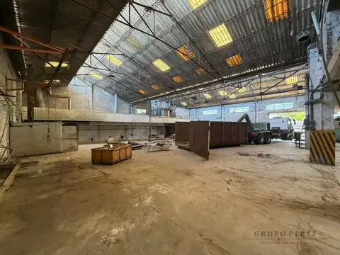 Depósito - Galpón de 600 m2  - Oficinas 100 m2 - Alquiler  - Quilmes Oeste.