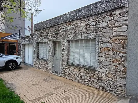CASA AL FRENTE EN PH, EXCELENTE UBICACIÓN, GARAGE