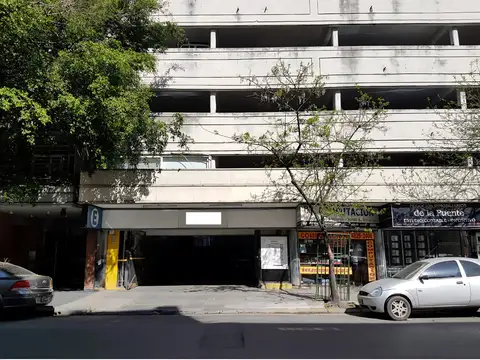 Dueño vende cochera fija, grande, en Planta Baja. Seguridad 24hs