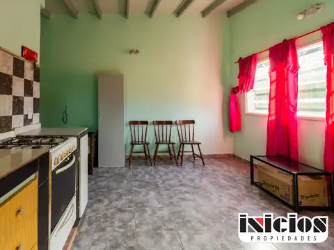 Casa 2 ambientes con 1 baño