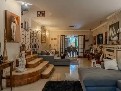 Casa 5 ambientes con 4 baños