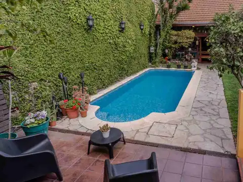 VENTA CASA 5 AMB C/ PILETA, QUINCHO Y COCHERA