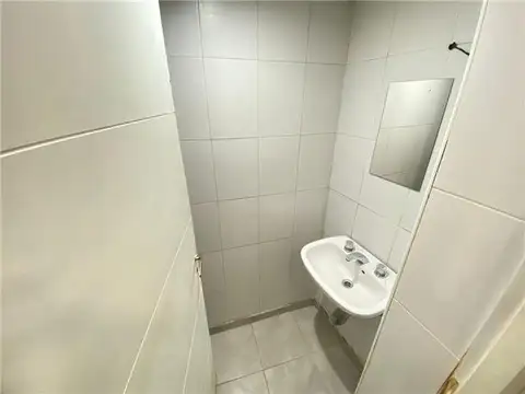 Local en Alquiler en Remedios De Escalada, $ 300.000