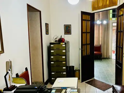 VENTA CASA 5 AMBIENTES C/PATIO - MONTE CASTRO